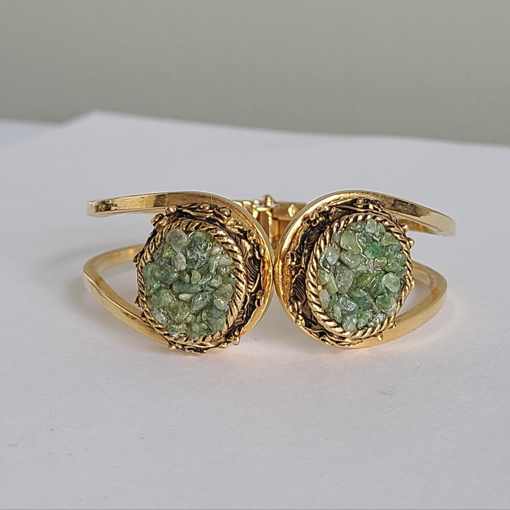 Vintage 60's Boho Luxury Gold Tone Jade Chip Hinged Clamper Bangle Bracelet